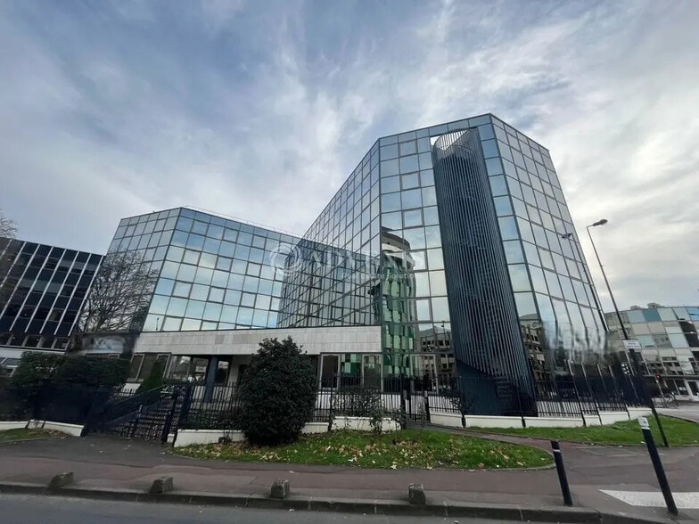 Office in Fontenay-sous-Bois to rent - Building Photo - Image 1 of 7