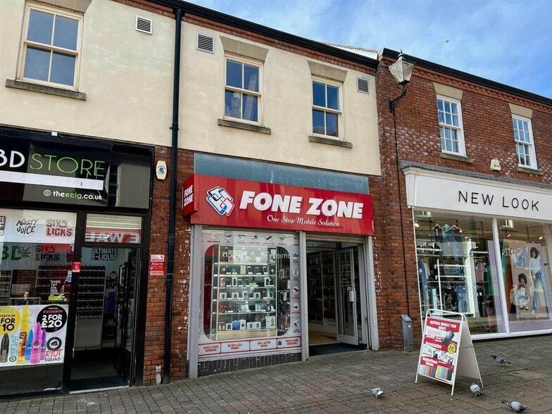 3 Castle Walk, Newcastle Under Lyme to rent - Building Photo - Image 1 of 5