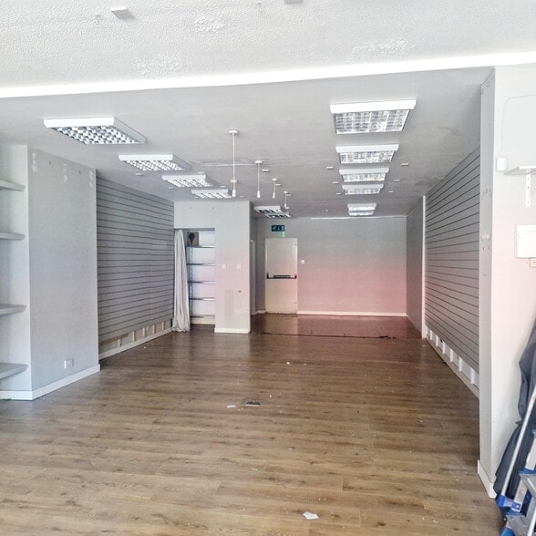 18 Banks Rd, Wirral to rent - Building Photo - Image 2 of 2