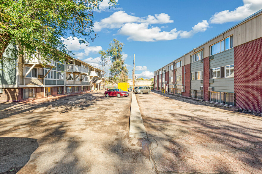 Colorado Springs Portfolio portfolio of 3 properties for sale on LoopNet.co.uk - Building Photo - Image 2 of 100