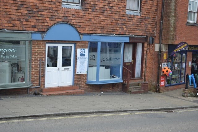 11 High St, Alton to rent - Building Photo - Image 2 of 3