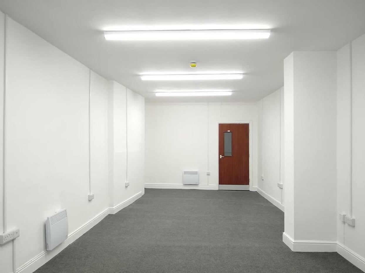 4-6 Queen St, Carmarthen to rent Interior Photo- Image 1 of 2