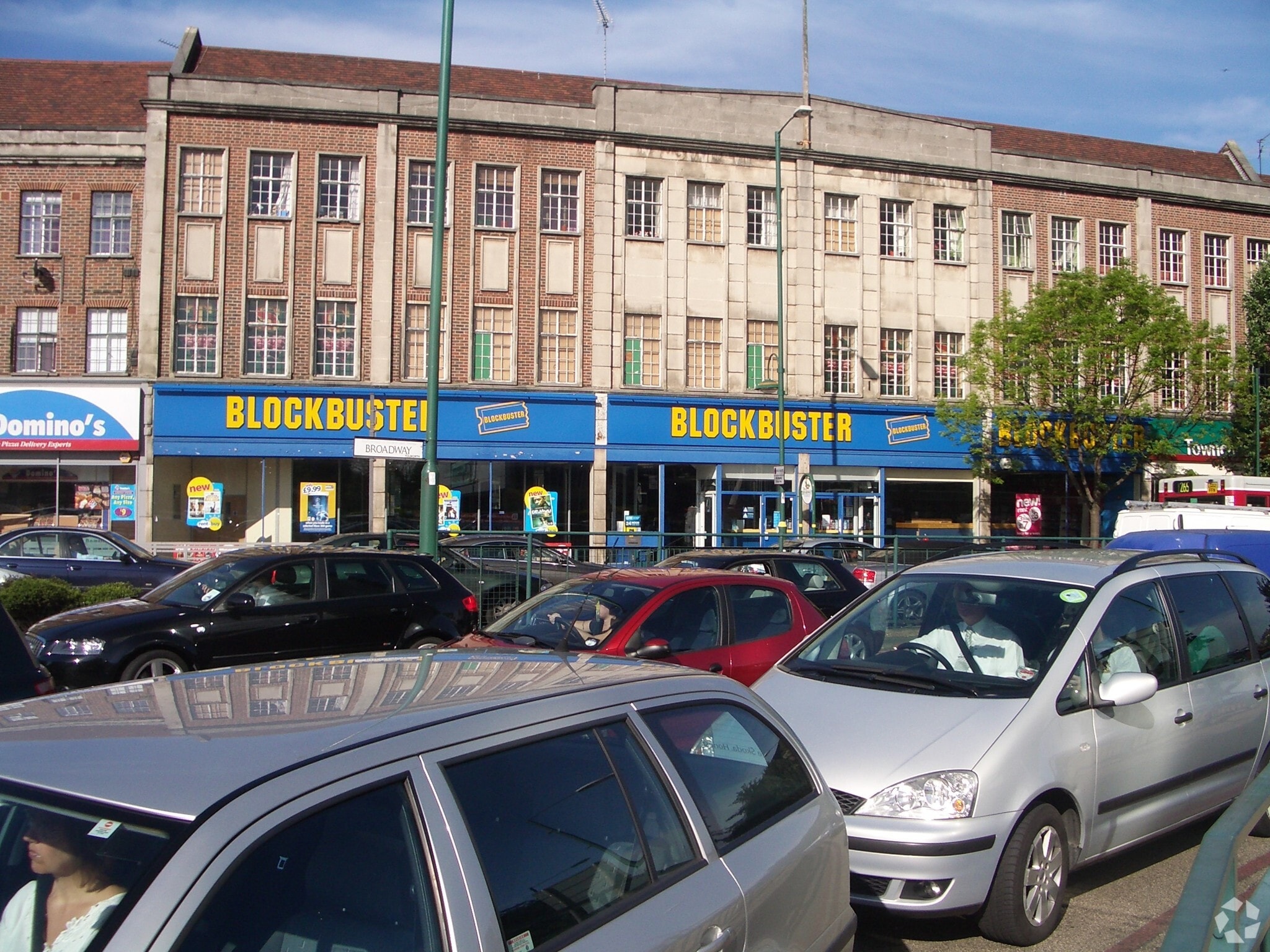 116-138 Tolworth Broa, Surbiton for sale Primary Photo- Image 1 of 8