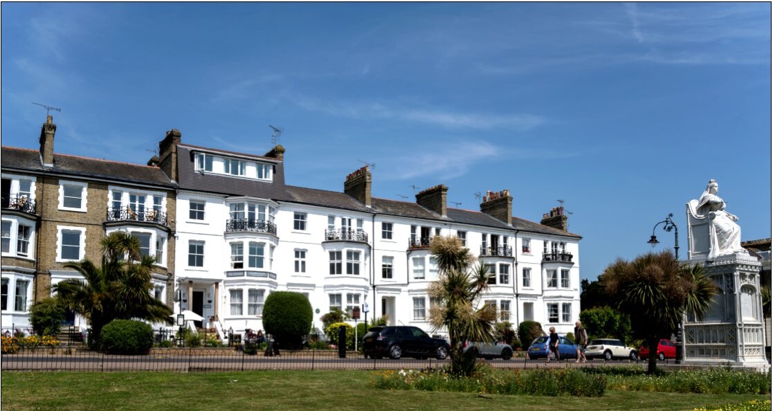 5-6 Clifftown Parade, Southend On Sea for sale Primary Photo- Image 1 of 1