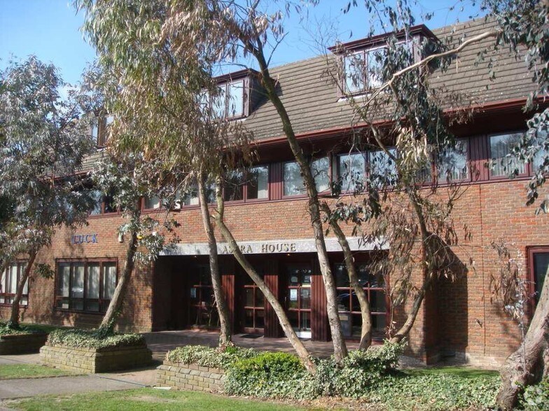 Christy Way, Basildon to rent - Building Photo - Image 3 of 8