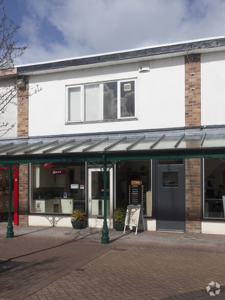 4-5 Tower Gdns, Holywell to rent - Building Photo - Image 2 of 3