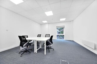 Rosebank, Livingston to rent Interior Photo- Image 2 of 6
