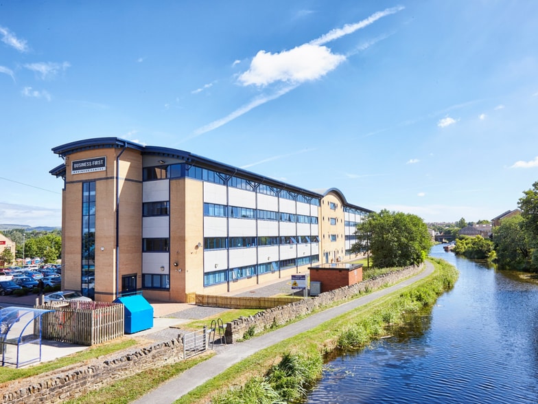 Liverpool Rd, Burnley to rent - Building Photo - Image 3 of 51