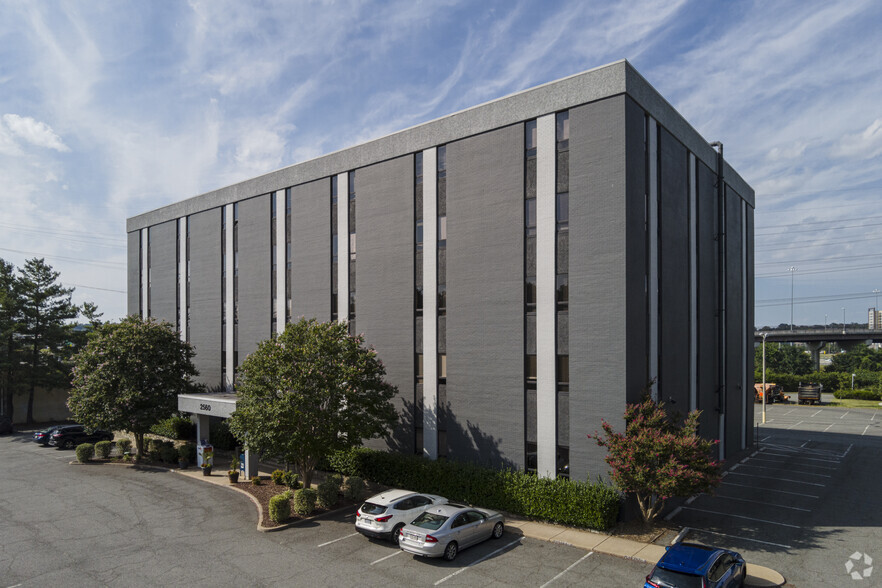 2560 Huntington Ave, Alexandria, VA for rent - Building Photo - Image 2 of 6