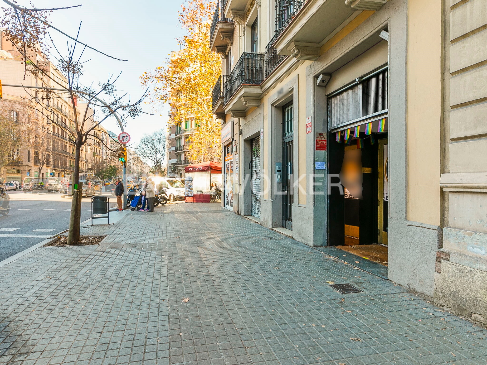Retail in Barcelona, Barcelona to rent Primary Photo- Image 1 of 5