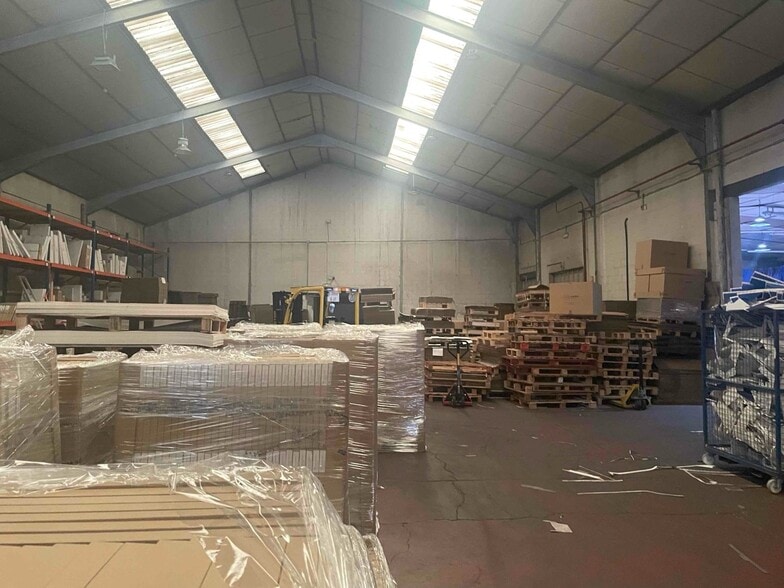 Industrial in San Fernando de Henares, Madrid for sale - Building Photo - Image 1 of 10