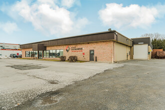 5350-5360 Av Trudeau, Saint-hyacinthe, QC for rent Building Photo- Image 2 of 6