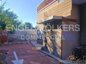 Retail in Madrid, Madrid to rent Building Photo- Image 2 of 5