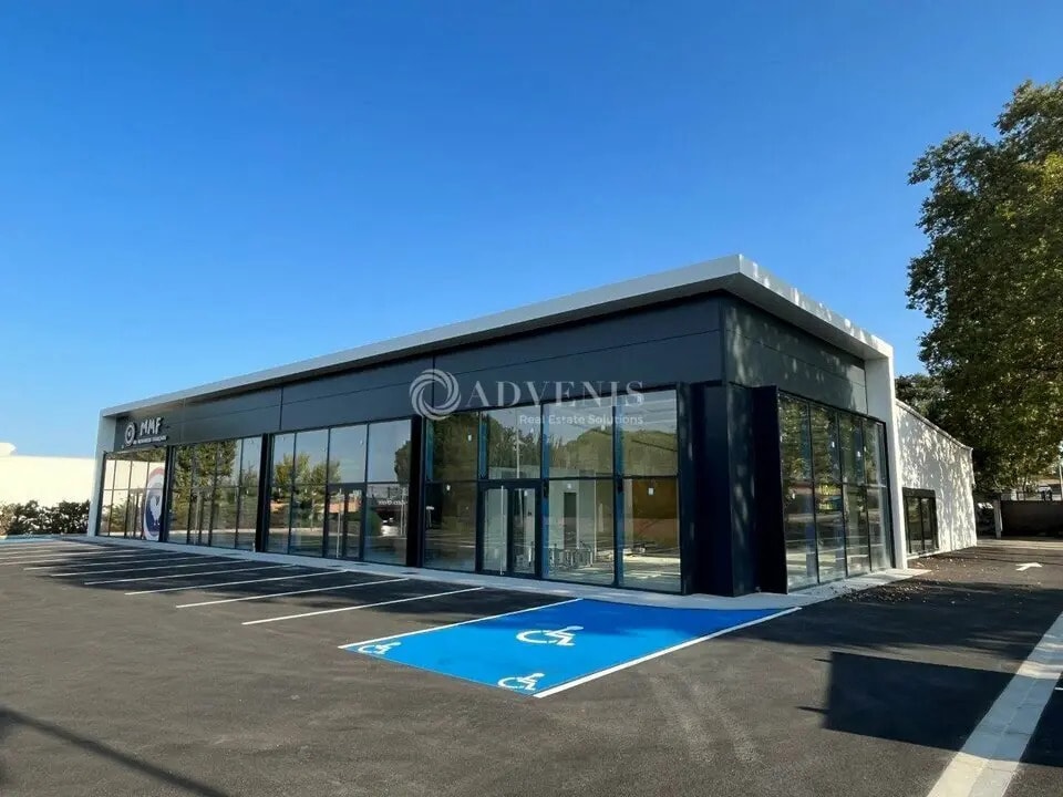 Location Commerce 200 m² - Photo 1