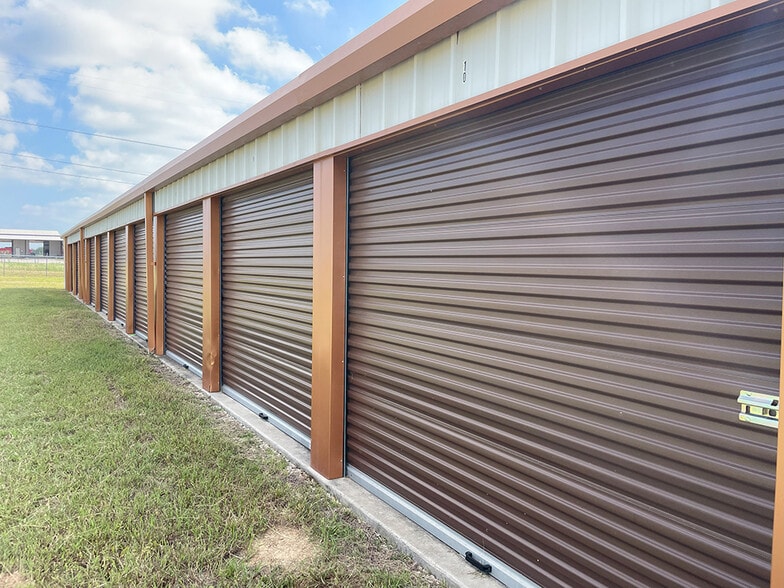 Self Storage Portfolio Investment portfolio of 3 properties for sale on LoopNet.co.uk - Building Photo - Image 3 of 13