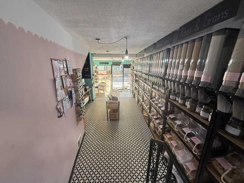 76 – 78 High St, Ware to rent - Interior Photo - Image 2 of 6