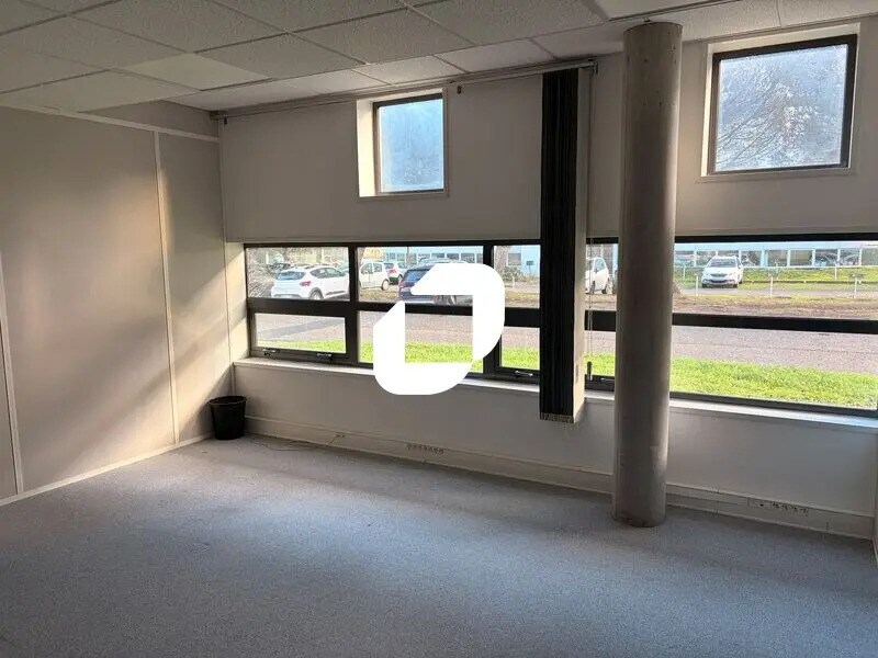 Office in Mérignac to rent Building Photo- Image 1 of 11