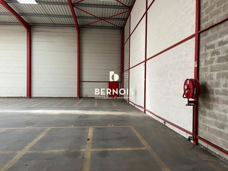 Light Industrial in La Farlède to rent - Interior Photo - Image 3 of 4