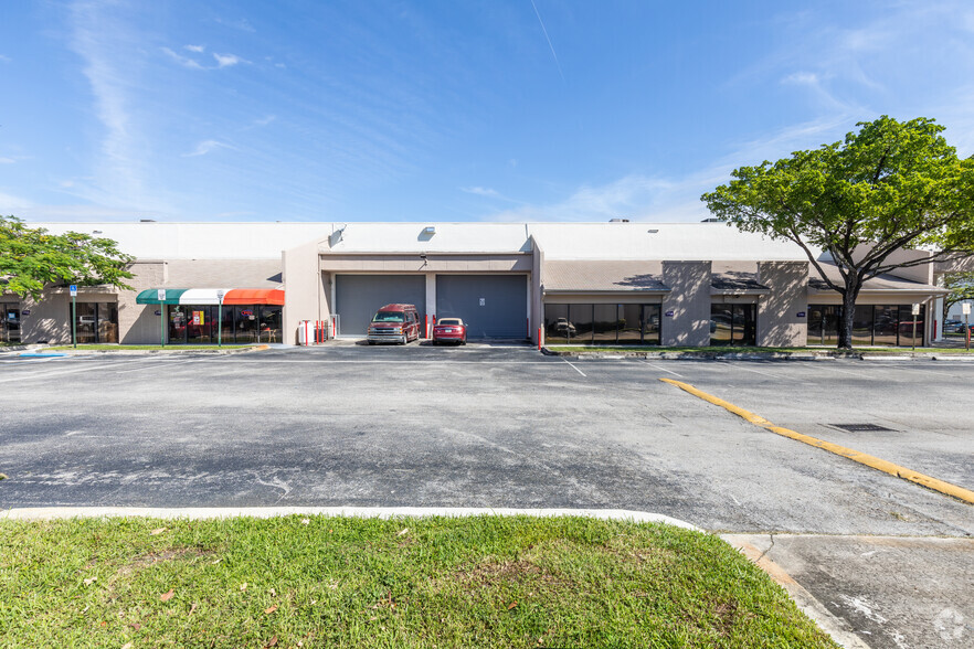 1751-1789 NW 79th Ave, Doral, FL for rent - Building Photo - Image 3 of 4