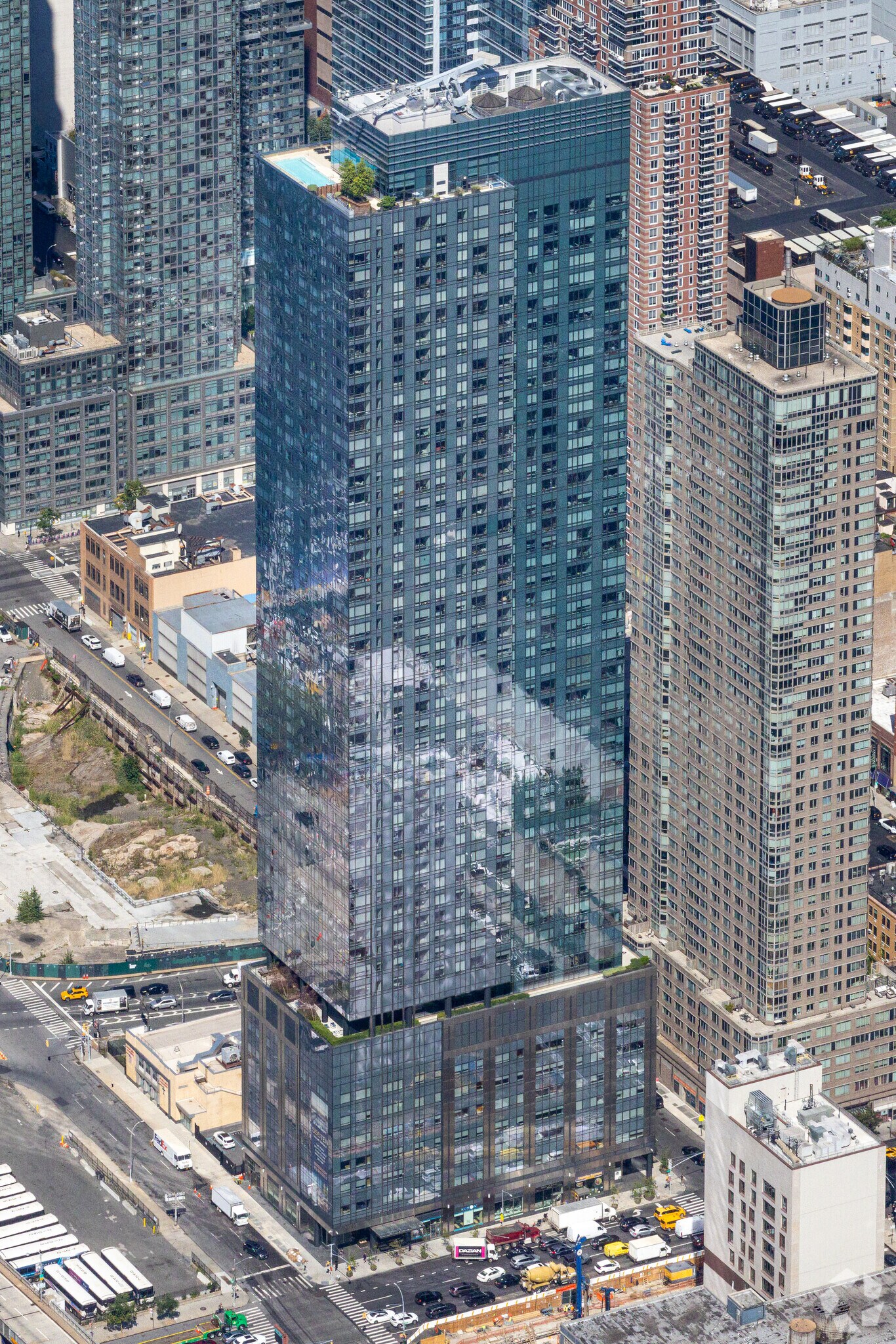 555 10th Ave, New York, NY for sale Primary Photo- Image 1 of 1