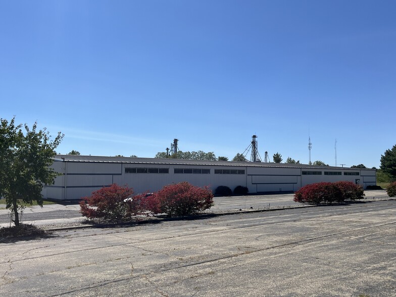 111 Industrial Drive, Cromwell, IN for rent - Building Photo - Image 2 of 8