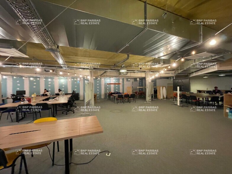 Office in Marseille to rent - Interior Photo - Image 2 of 7