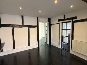 26 London End, Beaconsfield to rent Building Photo- Image 2 of 4