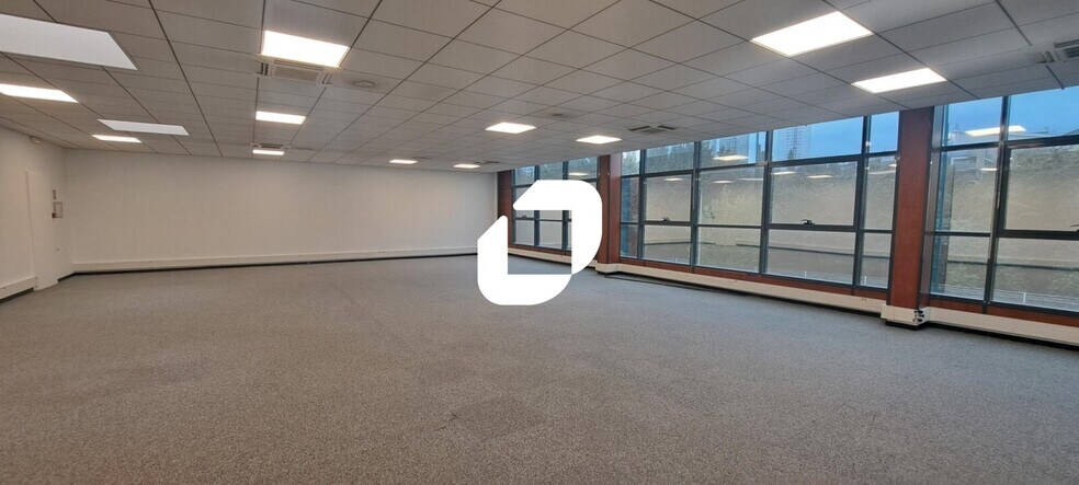 Office in Noisy-le-Sec to rent - Building Photo - Image 3 of 8