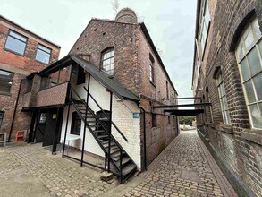 Beaufort Rd, Stoke On Trent to rent Building Photo- Image 1 of 8