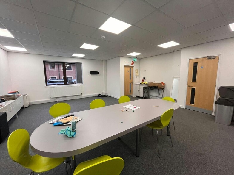 Asheridge Rd, Chesham to rent - Building Photo - Image 3 of 23