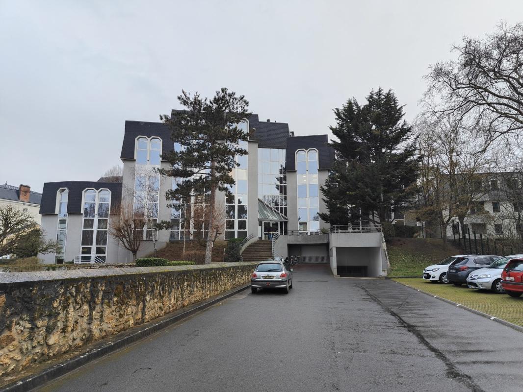 5 Rue Guy Moquet, Orsay to rent Building Photo- Image 1 of 18