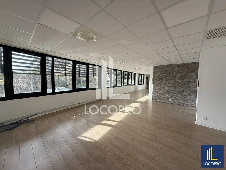 Office in Valbonne to rent - Interior Photo - Image 3 of 8