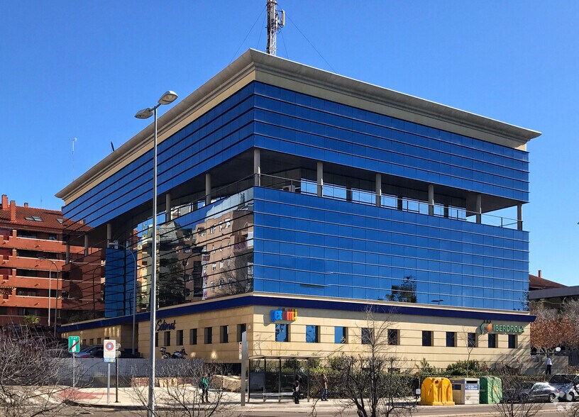 Calle Berna, 1, Toledo, Toledo to rent - Primary Photo - Image 1 of 2