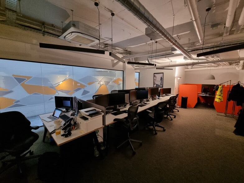 3-5 Vandon St, London to rent - Interior Photo - Image 2 of 5