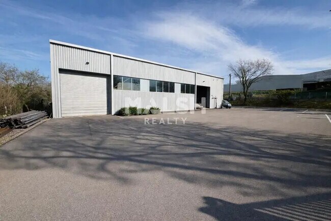 Location Local d'activités 563 m²