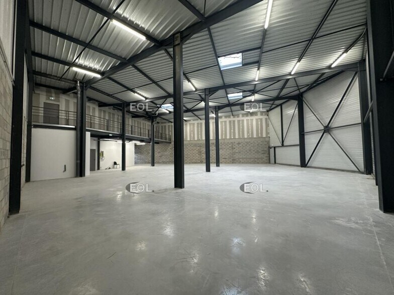 Light Industrial in Aubagne to rent - Interior Photo - Image 3 of 12