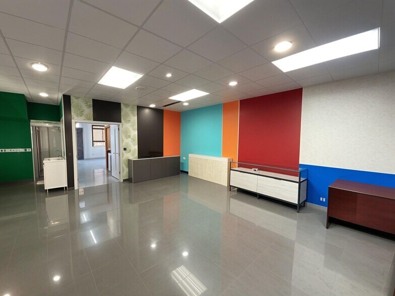 Retail in Carcaixent, Valencia to rent - Interior Photo - Image 1 of 29