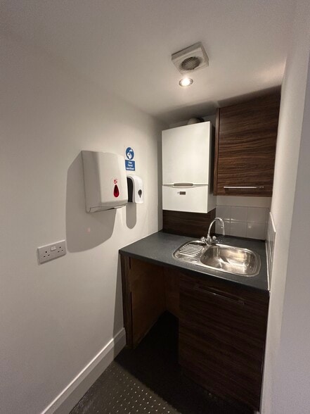 71 Queens Rd, Bristol to rent - Building Photo - Image 3 of 6