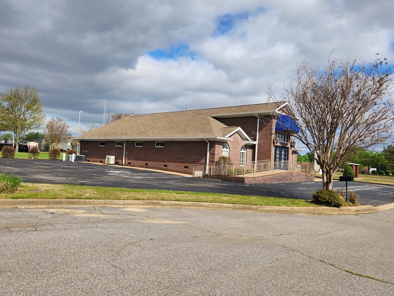 1301 Medical Park Cir, Union City, TN for rent - Interior Photo - Image 3 of 20