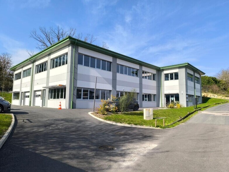 Office in Lissieu for sale - Building Photo - Image 1 of 4