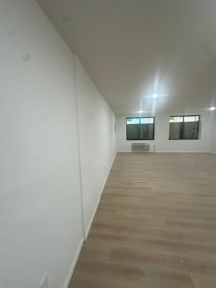 947 College Ave, Bronx, NY to rent - Building Photo - Image 3 of 5