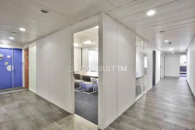 Office in Saint-Cloud to rent Building Photo- Image 1 of 10