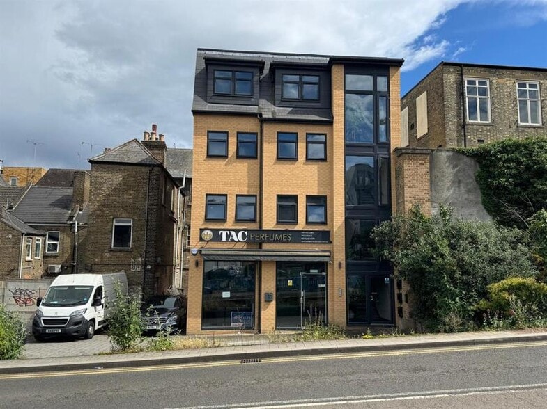 12 Railway St, Chatham to rent - Building Photo - Image 1 of 3