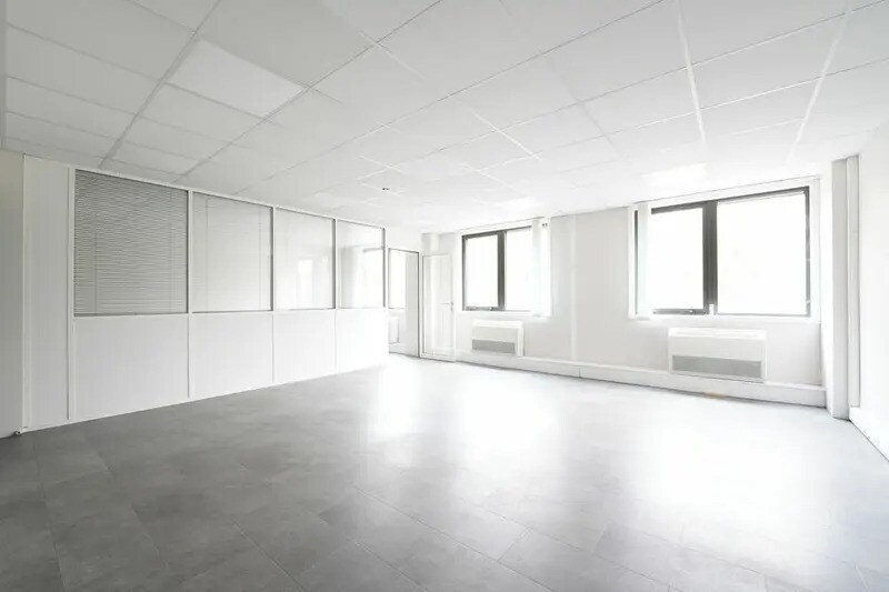 12 Chemin Des Gorges, Dardilly to rent - Interior Photo - Image 3 of 34