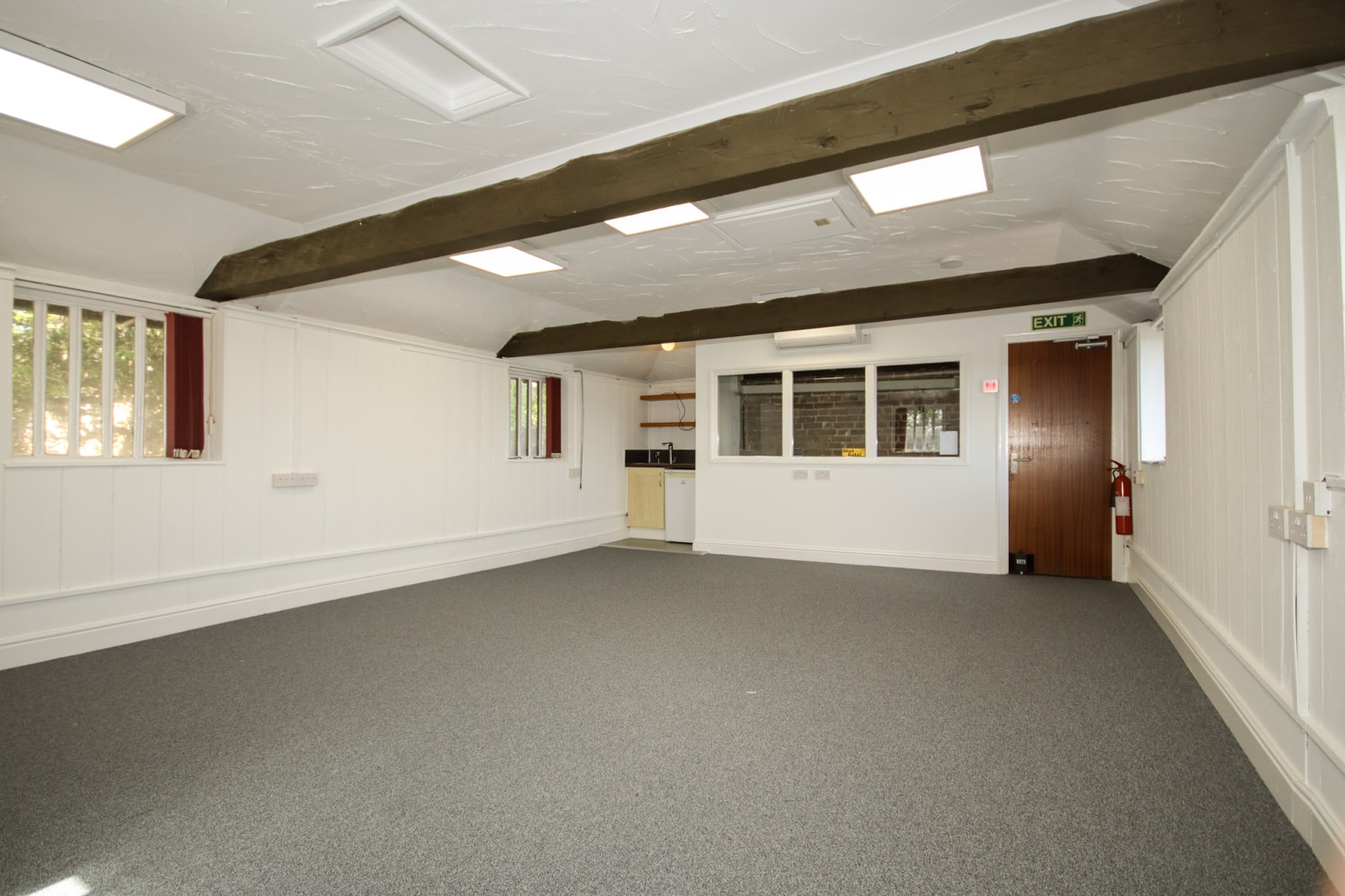 Sheppey Way, Bobbing to rent Interior Photo- Image 1 of 12
