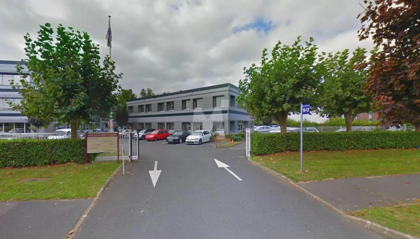 Office in Lisses to rent Building Photo- Image 1 of 11