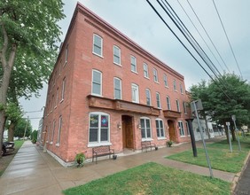 111 E Broadway St, Cape Vincent, NY for sale Primary Photo- Image 1 of 1