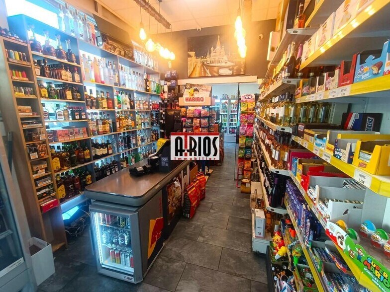Retail in Hyères for sale - Interior Photo - Image 2 of 7