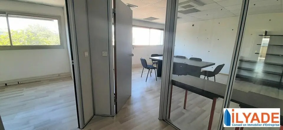 Office in Aix-en-Provence to rent - Building Photo - Image 2 of 4
