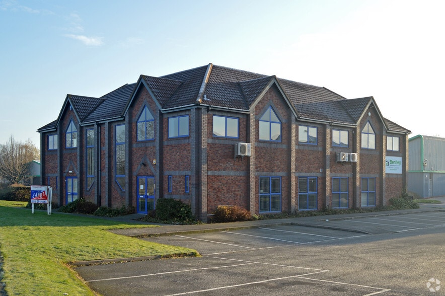 Wheatfield Way, Hinckley to rent - Building Photo - Image 3 of 3